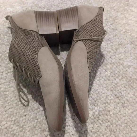 Gloria Vanderbilt Tan Lace Up Boots - Picture 3 of 7